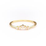 Anillo de plata de ley de 925 con baño de oro y circonitas.