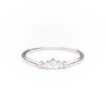 Anillo de plata de ley de 925 con circonitas.