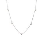 Gargantilla de plata de ley con estrellas.