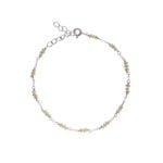 Pulsera de plata de ley con perlas naturales.